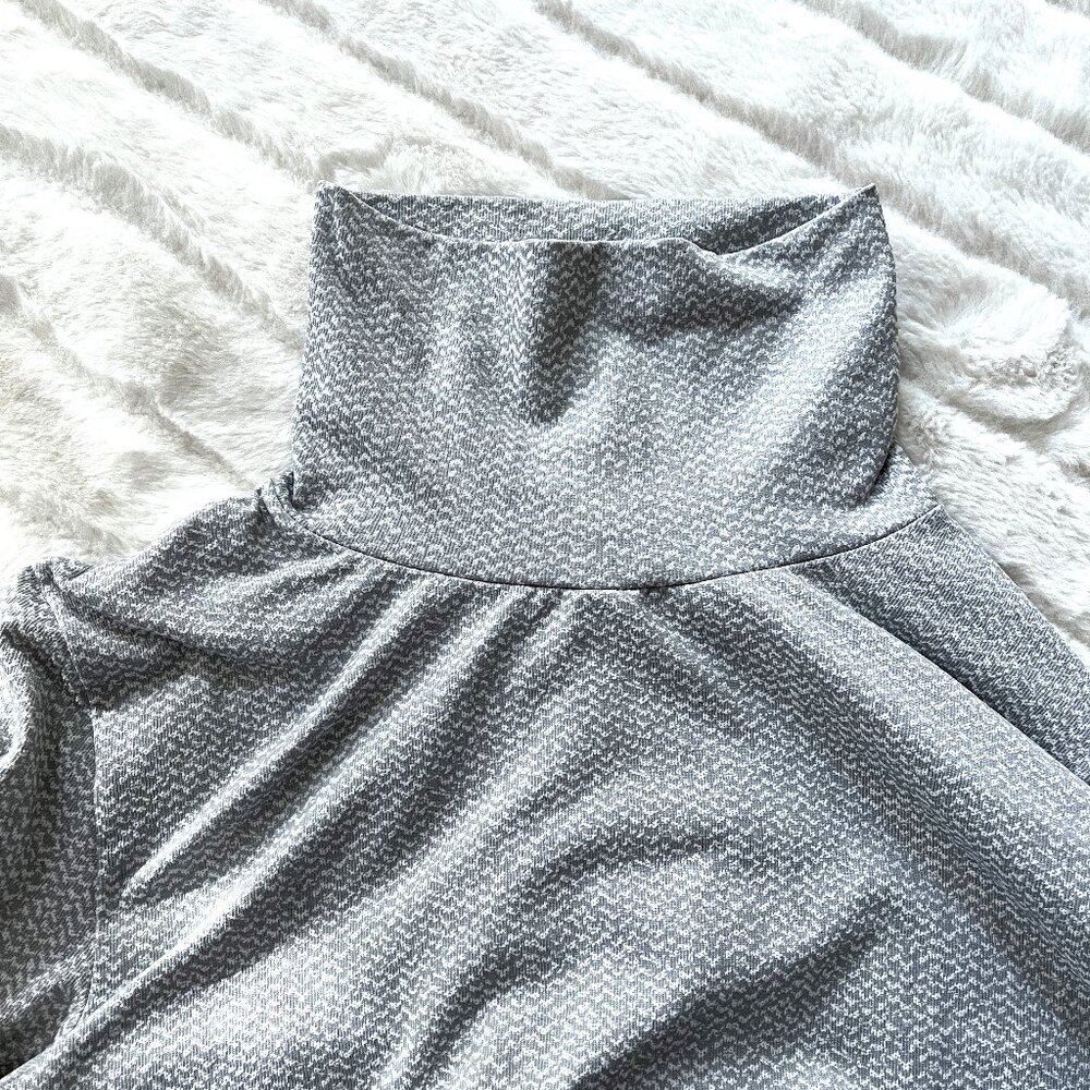 Athleta Flurry Peak Turtleneck Top (Gray) L - Picture 8 of 10